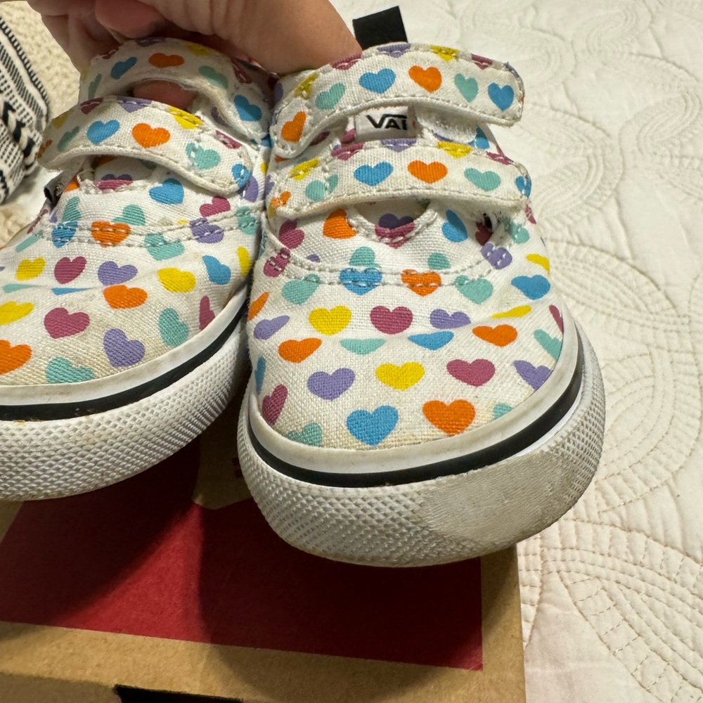 White hearted Vans - Picture 4 of 8